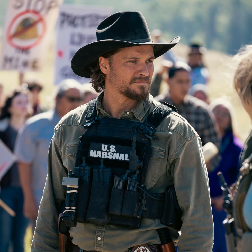 "piya wiconi" kayce dutton reunites with an old seal teammate and aids his marshal unit in hunting down a bomber targeting broken rock reservation. the trail leads to a dangerous encounter with an armed anti government militia on the series premiere of marshals, sunday, march 1 (8:00 9:00 pm, et/pt). pictured: luke grimes as kayce dutton.photo: sonja flemming/cbs ©2025 cbs broadcasting, inc. all rights reserved.