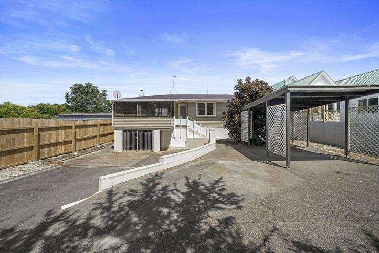 The auction reserve for a rundown house on Darnell Crescent, in Auckland's Clover Park, was set at $400,000 - well below its RV of $740,000. Photo / Supplied