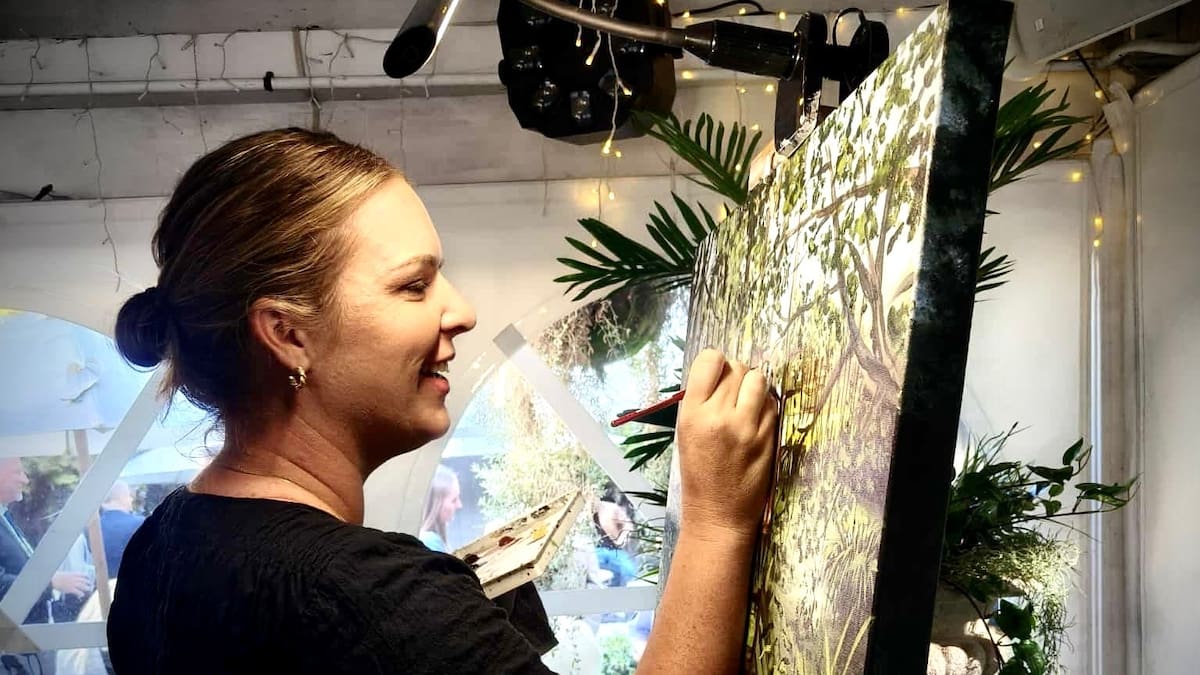 Mandy Boyd: Ten-time NZ bowls champion on becoming a live wedding painter