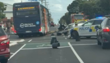 Blockhouse Bay bus crash: Emergency services at Auckland intersection