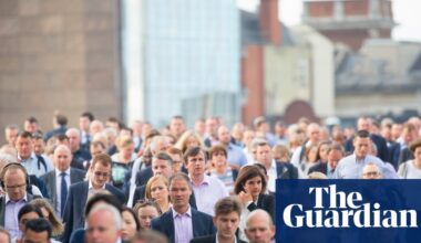 UK pay growth sinks to five-year low as younger workers hit by hiring slowdown | Economics