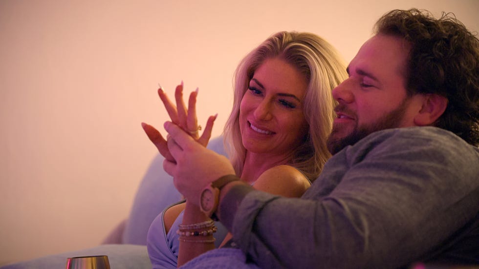 love is blind l to r amber morrison, jordan faeth in episode 1005 of love is blind cr courtesy of netflix © 2026