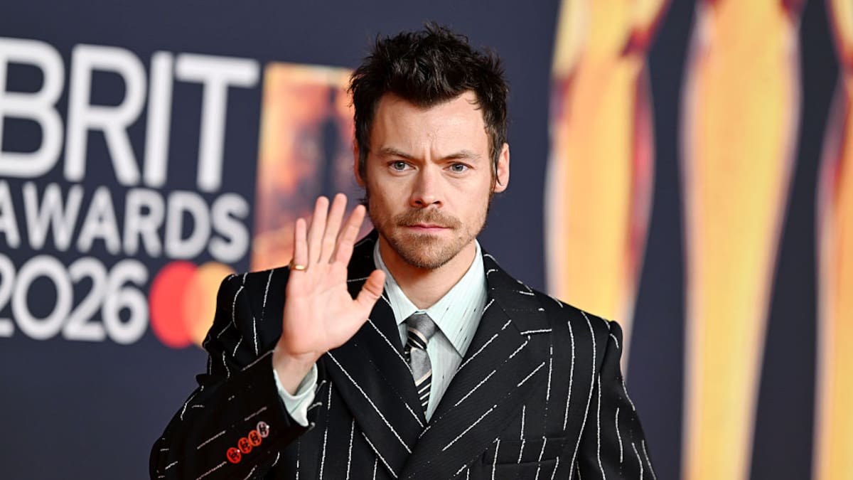 Harry Styles makes surprise Saturday Night Live appearance