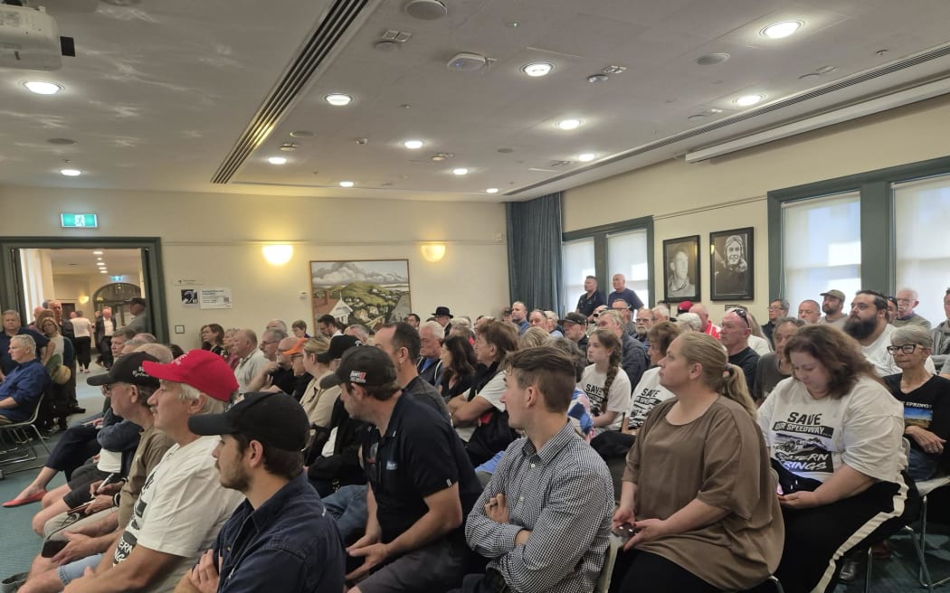 About 100 Speedway Association members attended the meeting at Auckland's Town Hall.