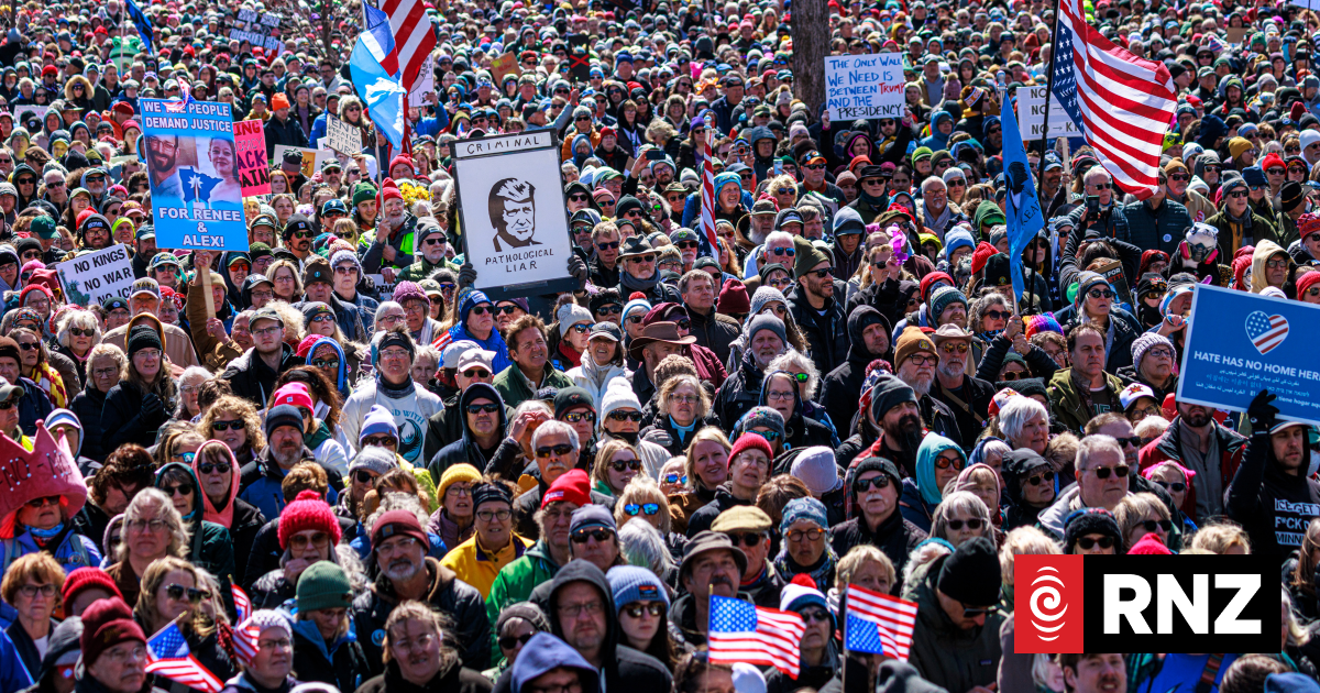 Anti-Trump rallies pop up in thousands of US cities for 'No Kings' protest