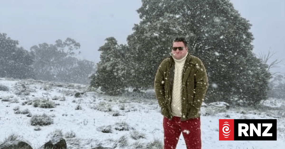 'Surreal' feeling as snow falls in March across parts of New South Wales