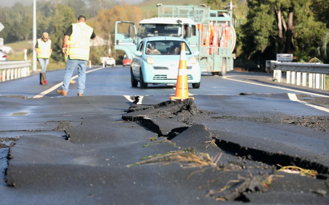 Last night's flooding has caused serious damage to the road surface on Whakapara Bridge, on State Highway 1 north of Whangārei.