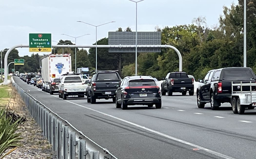 Queues on the Waikato Expressway at the Tamahere offramp following the closure.