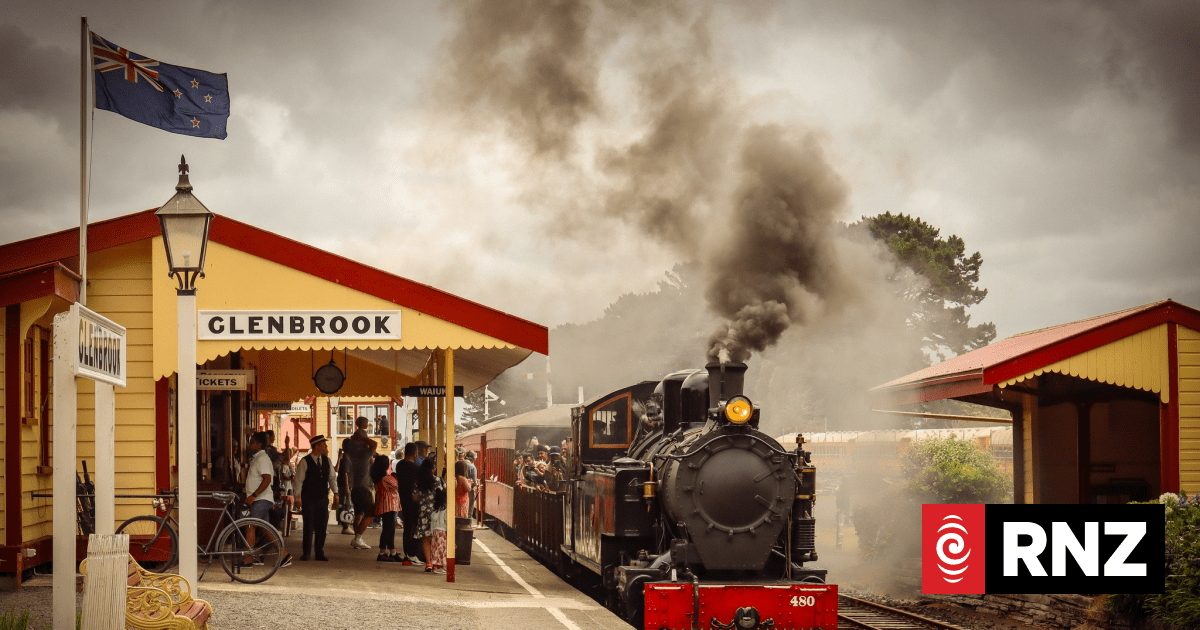 One seriously injured after explosion in steam engine train at Glenbrook Vintage Railway