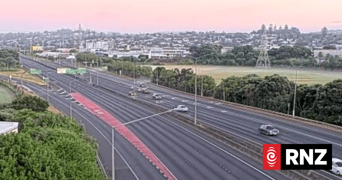 Multiple crashes block lanes, people injured