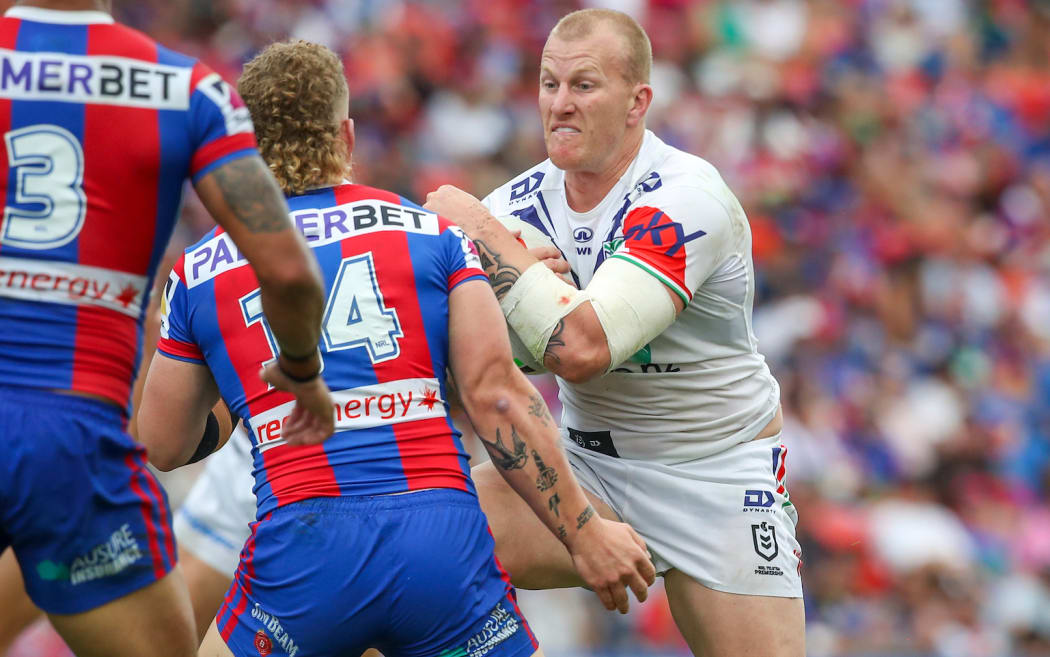 Mitch Barnett in possession. Newcastle Knights v One NZ Warriors. NRL Rugby League, McDonald Jones Stadium.