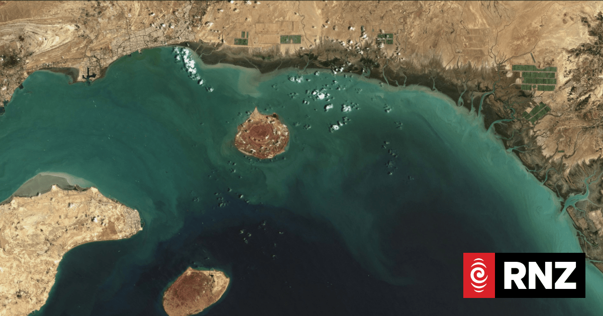 How can Hormuz shipping blockage be solved?