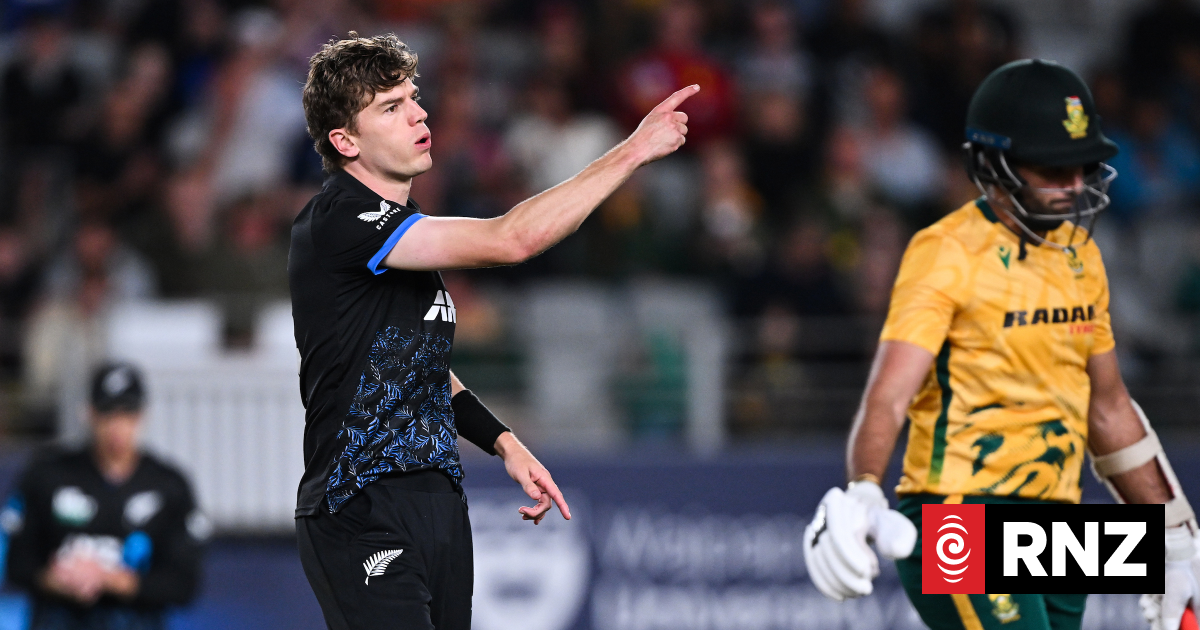 Black Caps crush South Africa to take series lead