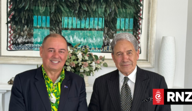 Winston Peters meets Cook Island PM 'informally' in Auckland, but no deal on key issues