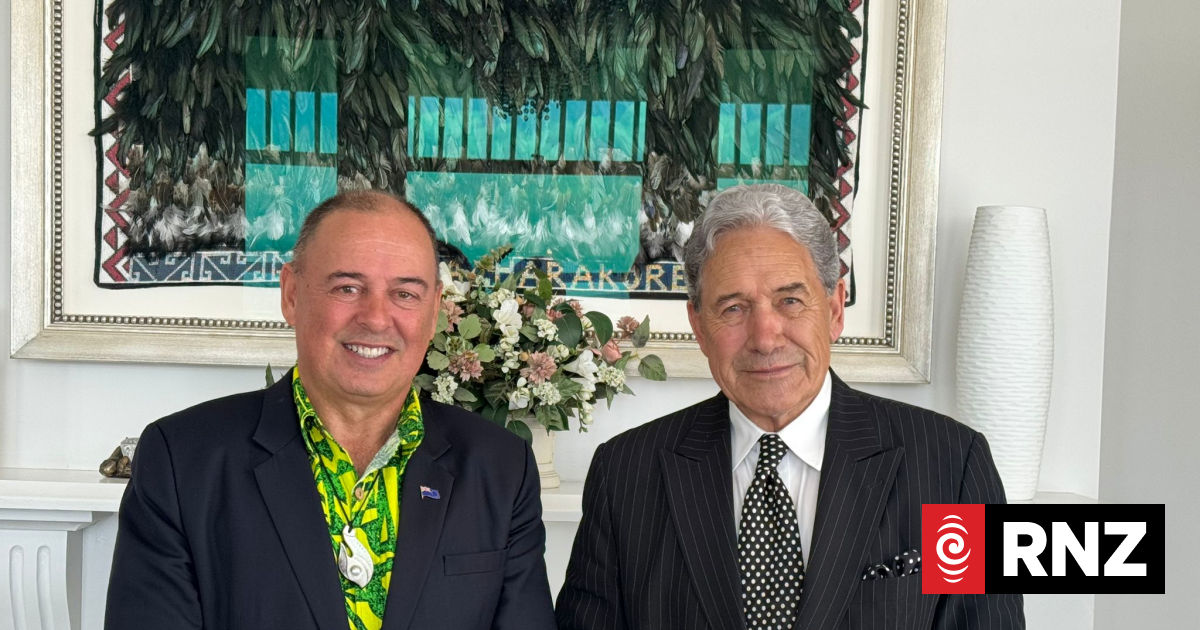 Winston Peters meets Cook Island PM 'informally' in Auckland, but no deal on key issues
