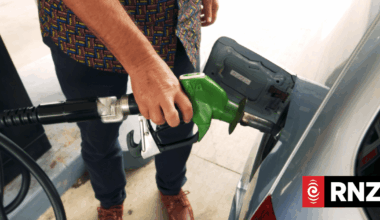 Foodstuff's petrol stations continue to offer discounts despite stores running dry