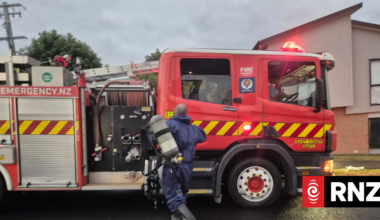 Crews fight Auckland townhouse fire