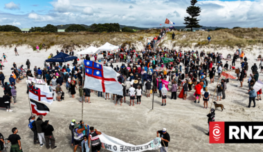 Northlanders stage windblown protest against Bream Bay sand-mining application