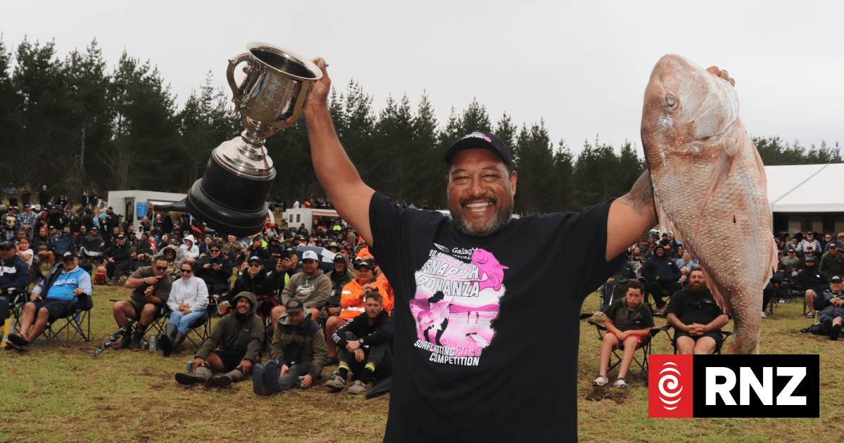 Far North man reels in 7.66kg snapper and wins nation's biggest fishing prizes