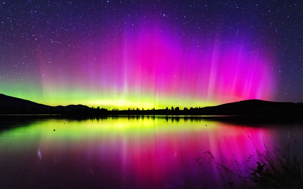 Twizel photographer captures aurora from Lake Ruataniwha