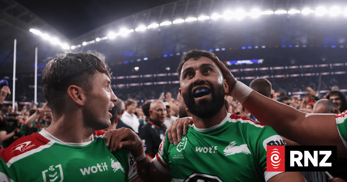 Fans storm field as Alex Johnston breaks NRL try-scoring record