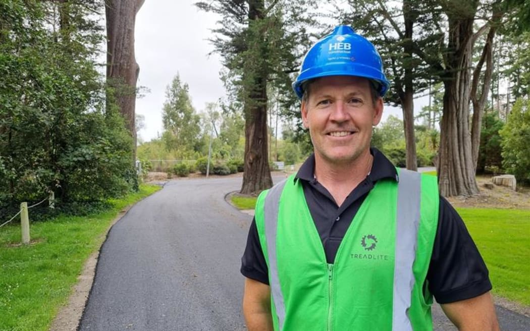 New Zealand's first full rubber road has been laid in Glentunnel, in the Selwyn district.