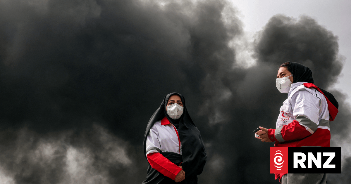 Oil falls over 6% as Trump predicts Middle East de-escalation