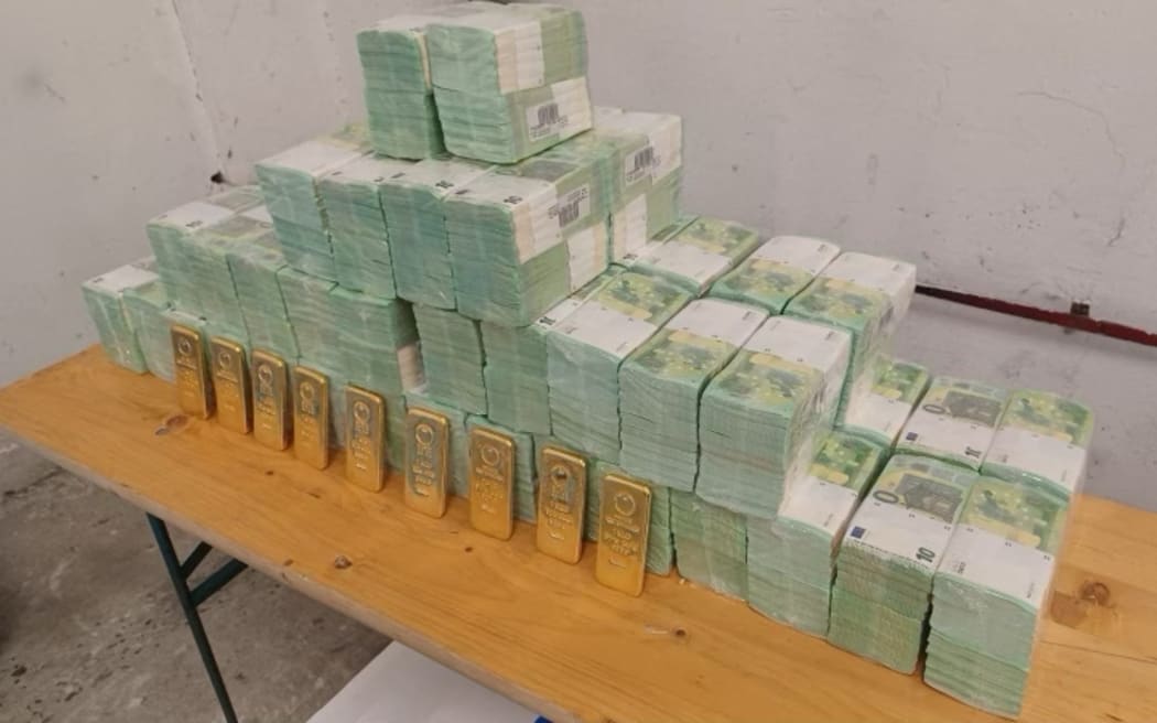 This handout photo released by the Hungarian government on March 6, 2026, in Budapest, Hungary, purportedly shows money and gold bars confiscated from two armoured cash-transport vehicles transporting $40 million, 35 million euros and nine kilogrammes of gold through the country. Hungary's government said on March 6,m 2026 that it would expel seven Ukrainians detained for suspected money laundering after Kyiv accused Budapest of taking "hostage" a group of Ukrainian bank employees. (Photo by Handout / Hungarian Government / AFP) / RESTRICTED TO EDITORIAL USE - MANDATORY CREDIT "AFP PHOTO / HUNGARIAN GOVERNMENT" - HANDOUT - NO MARKETING NO ADVERTISING CAMPAIGNS - DISTRIBUTED AS A SERVICE TO CLIENTS