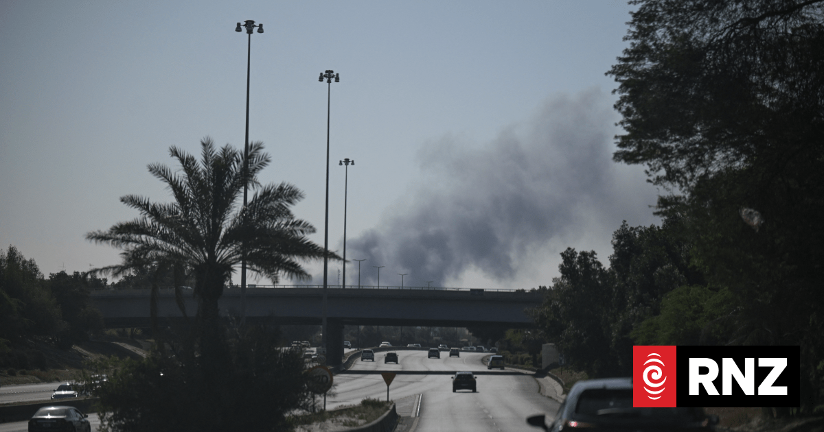 Iran apologises to Gulf but war still rages across region