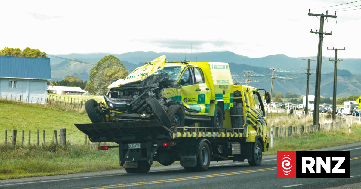 State Highway 1 closes in both directions near Levin after ambulance, gas truck collide
