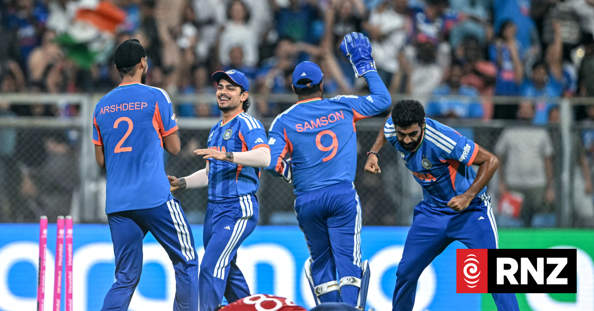 India hold nerve to book T20 World Cup final against Black Caps