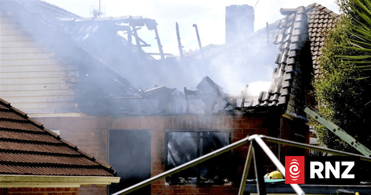 Construction worker pulls man from burning house in Auckland