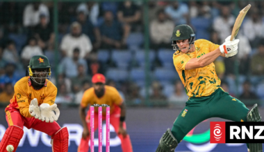 Cricket: South Africa beat Zimbabwe to set up semi-final clash with Black Caps