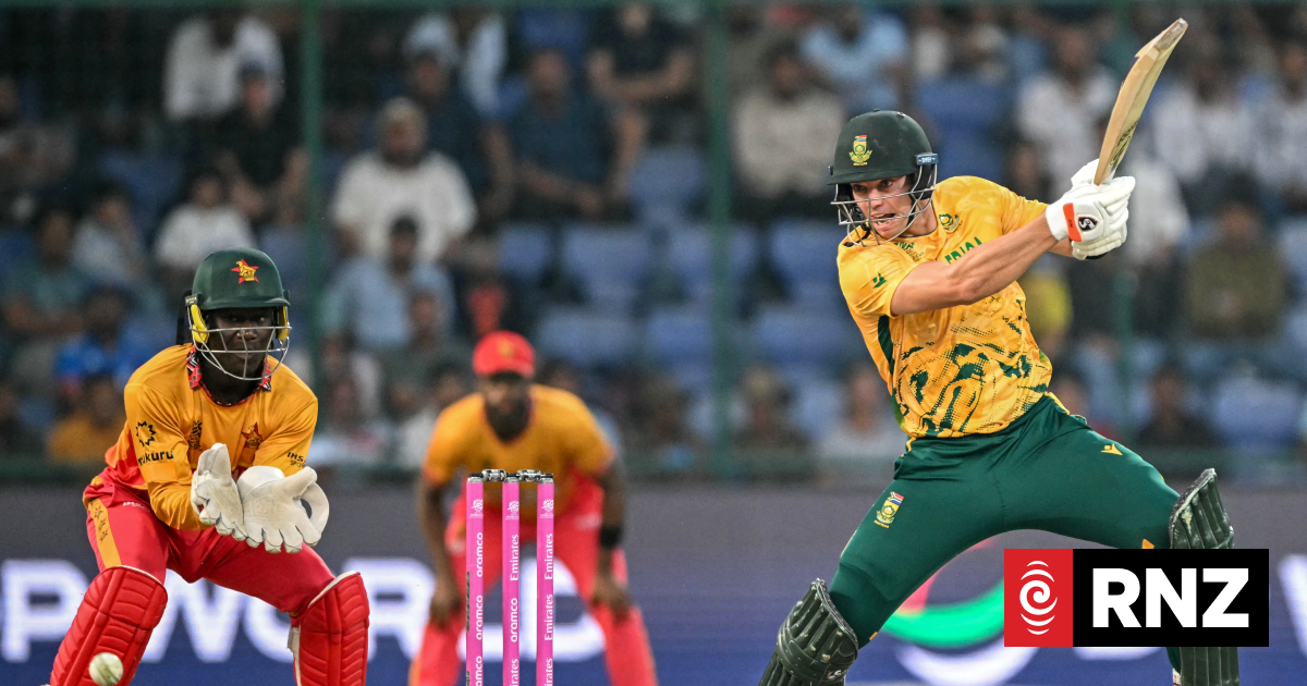 Cricket: South Africa beat Zimbabwe to set up semi-final clash with Black Caps
