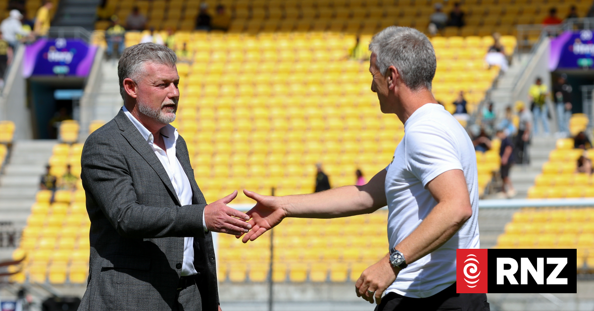 Live: Wellington Phoenix v Sydney FC at Sky Stadium - A League