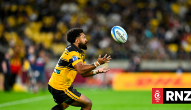 Super Rugby Pacific: Hurricanes humiliate Highlanders