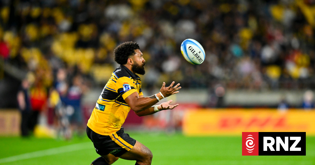 Super Rugby Pacific: Hurricanes humiliate Highlanders