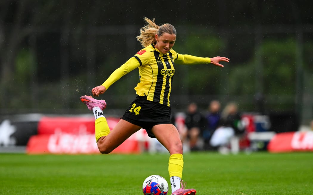 Pia Vlok of the Wellington Phoenix shoots.