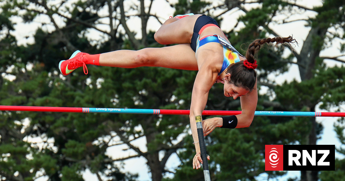 Pole vaulter Eliza McCartney stakes claim for world indoor selection with national title