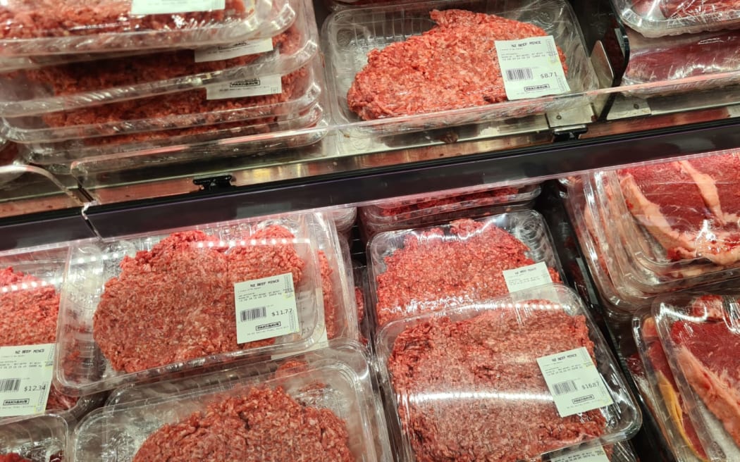 Pak'nSave's fresh meat section with packed mince.