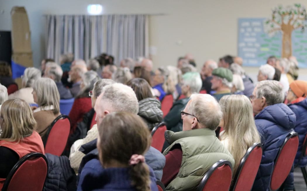 About 120 packed into the Cromwell Districts Presbyterian Church where plans to mine a vast gold deposit in Central Otago came under fire.