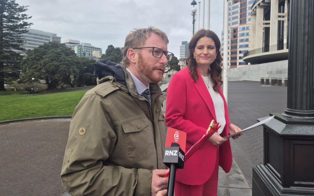 Economic Growth Minister Nicola Willis accepts Consumer NZ's petition for accurate supermarket pricing. She was given the petition by Consumer NZ chief executive Jon Duffy (pictured in green jacket).