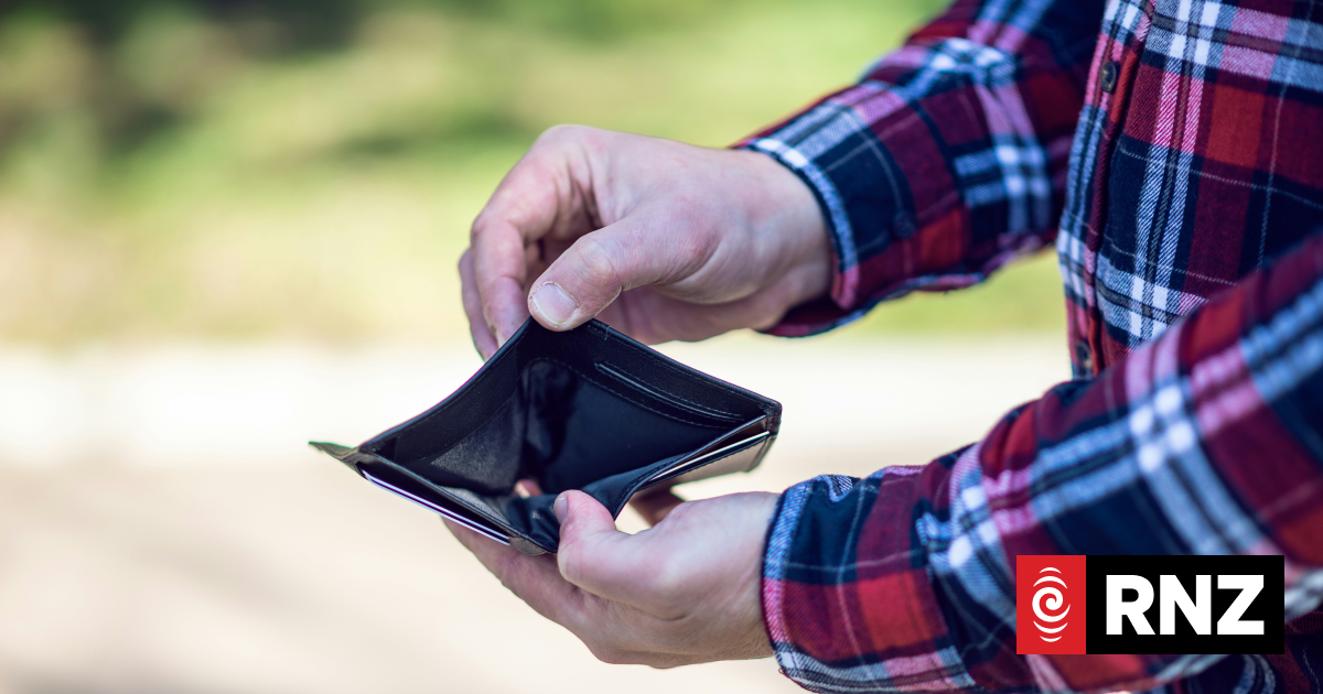 'Emergency package' could help low income families amid financial crisis, economist says