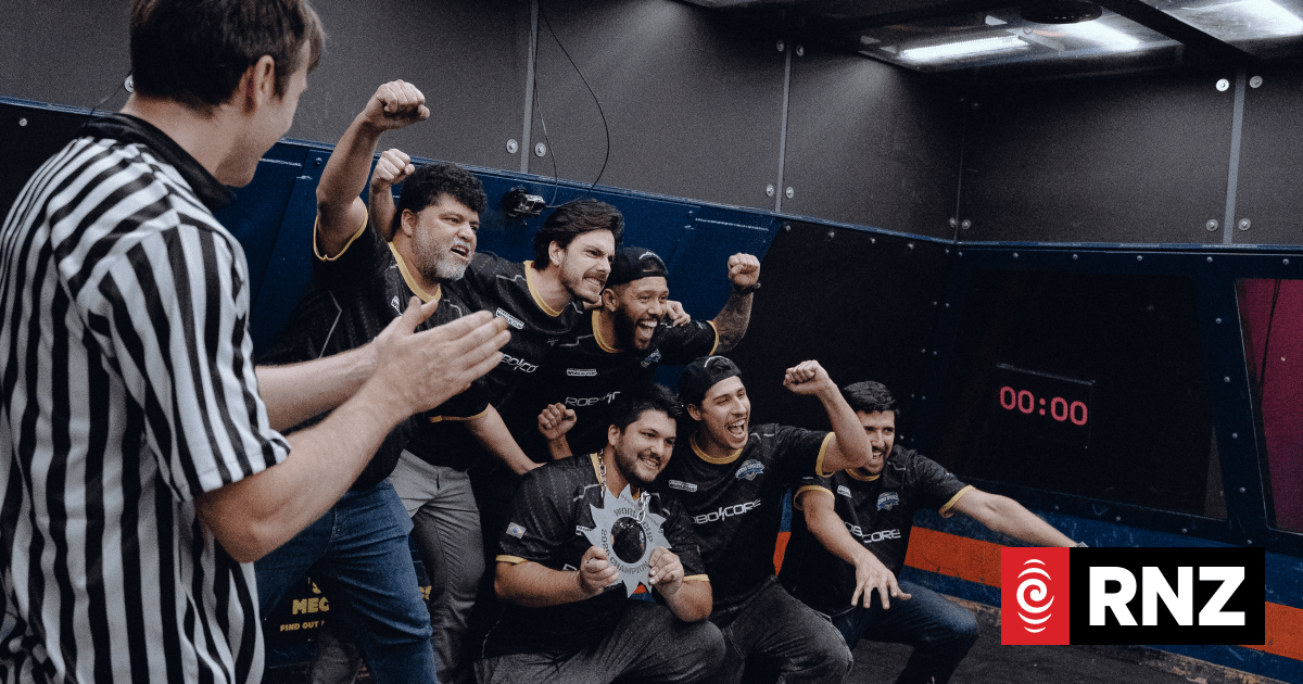 Robot Rampage: Enthusiasts watch epic final fight in Auckland