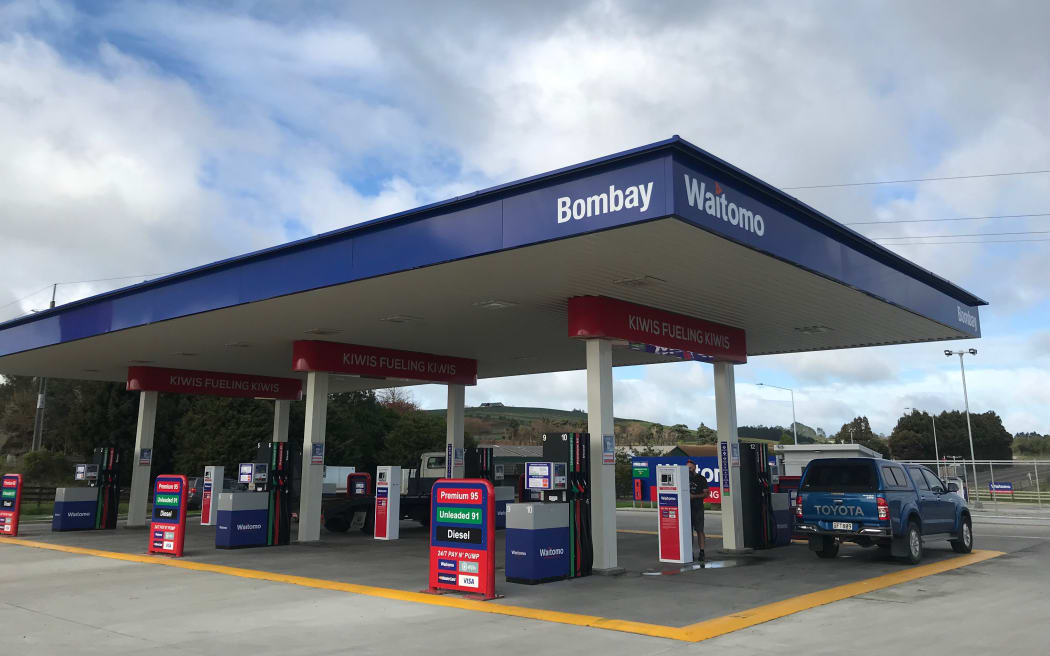 Waitomo petrol station, Bombay