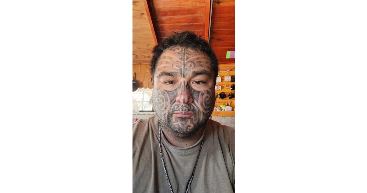 Argentinian Uber driver Diego Acuña on his full-face mataora – Te Ao Māori News