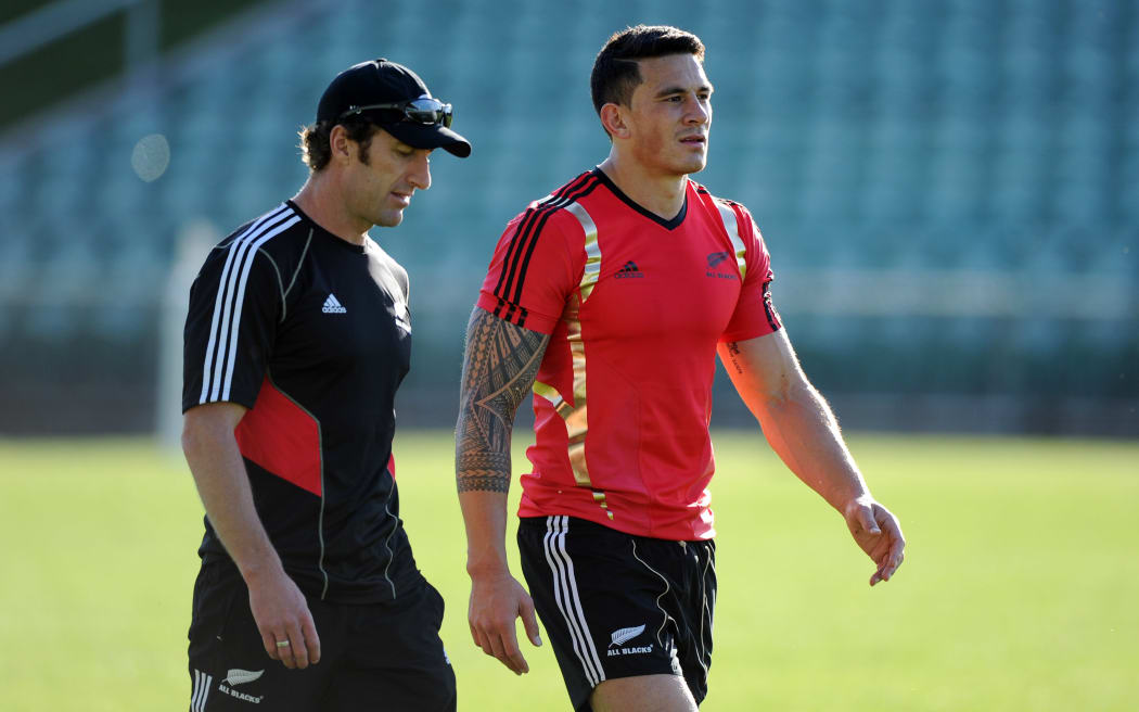 Nic Gill (L) and Sonny Bill Williams at an All Blacks training session during the 2011 Rugby World Cup.