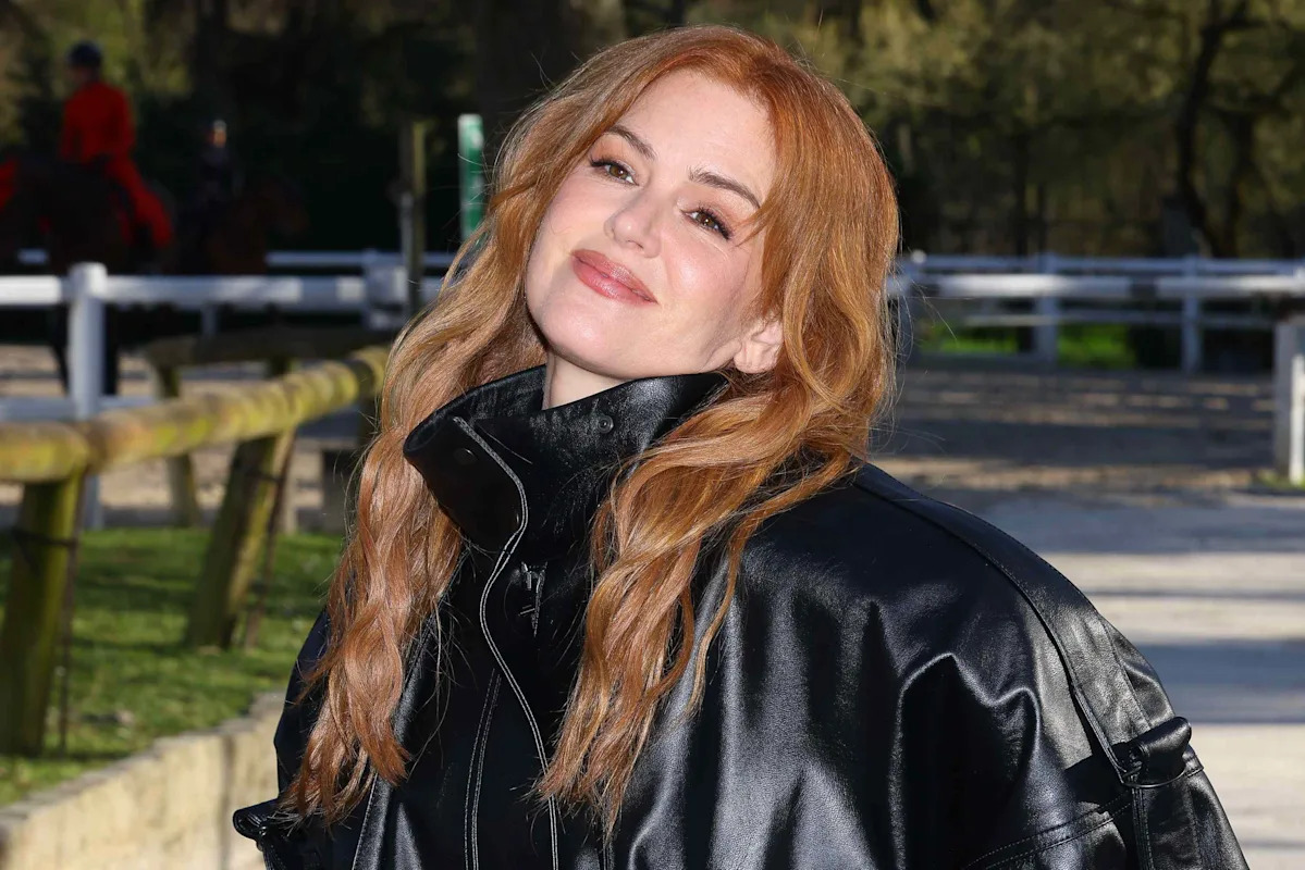 Isla Fisher Goes Pantsless for Her First Paris Fashion Week Appearance in Years