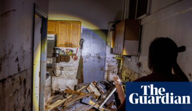 Hawaii assesses damage left by worst flooding in more than 20 years | Hawaii