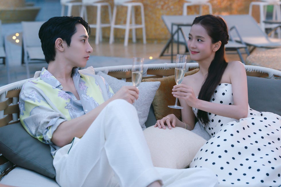 boyfriend on demandl to r lee soo hyuk as choi siwoo, jisoo as seo mirae in boyfriend on demand cr kim jeongwonnetflix © 2026